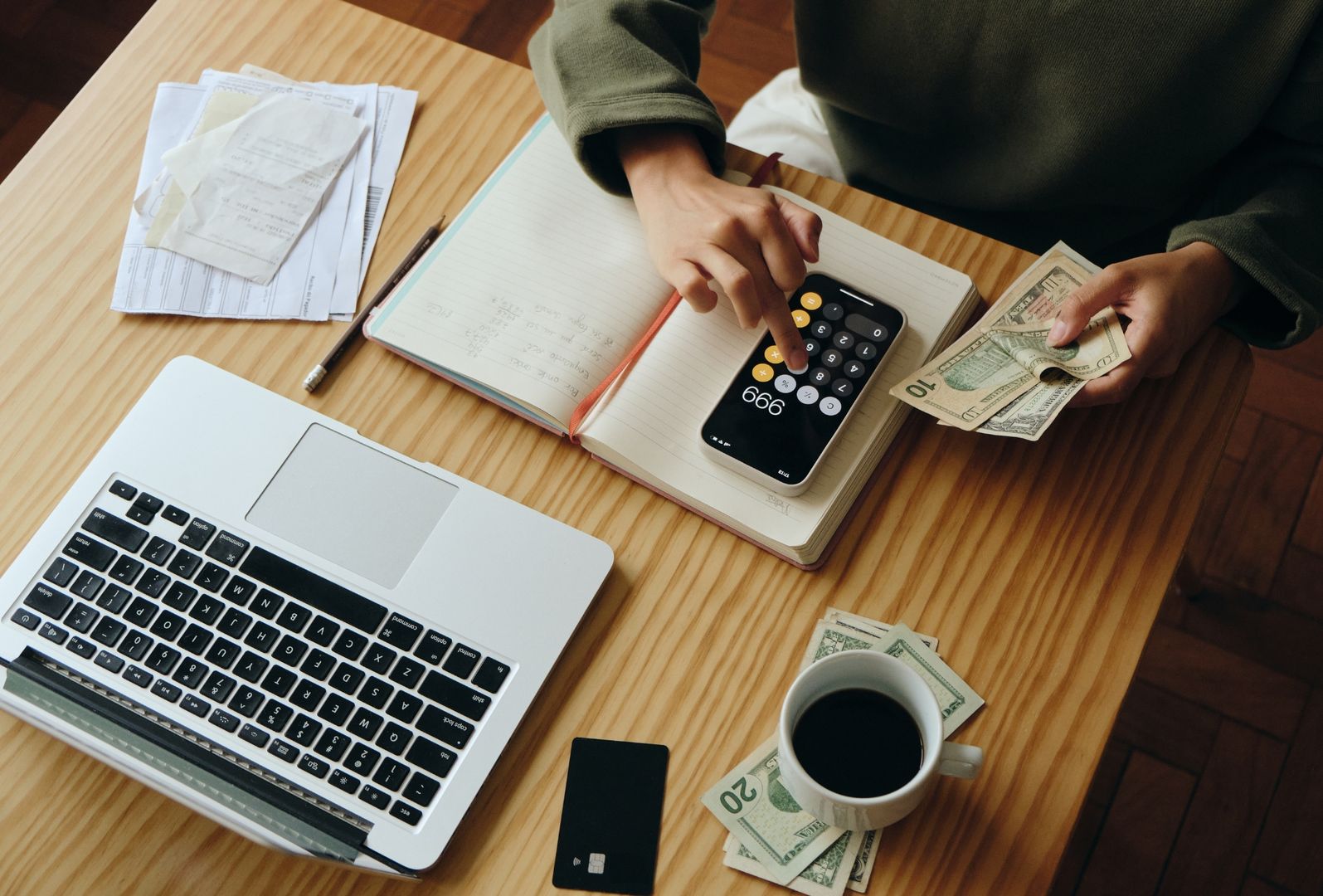 Quản lý thu nhập bằng đô la Mỹ